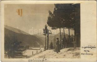 1916 Liptóújvár, Liptovsky Hrádok; Temető télen / cemetery in winter. photo (fl)