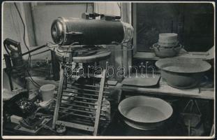 Tiszavölgyi József (1909-?): Kerámia égető kemence, pecséttel jelzett és hátoldalán feliratozott vintage fotó, 9x13,5 cm