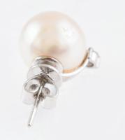 Arany (Au/18k) fehérarany foglalatban, tenyésztett gyöngy és brill (2x0,05ct) fülbevaló pár. bruttó:...