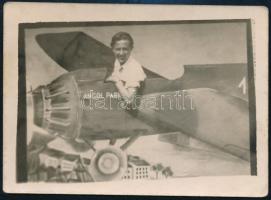 cca. 1940-50 Angol Park repülő, fiatal fiú, 6,5x9cm