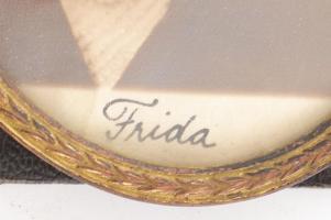 cca 1930 Gombaszögi Frida színésznő fotója üvegezett réz keretben 12x9 cm