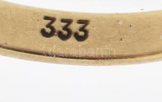 8K arany (Au) gyűrű kővel. Jelzett, bruttó: 2,3 g, méret: 58