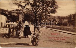 1906 Sarajevo, Türkische Frau und Mädchen auf der Strasse / street view with Turkish women. Verlag Albert Thier (wet corners)