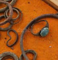 Antik római használati gyűrűk. pecsétgyűrűk egy tálcával lenyomatuk mellékelve