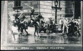 1930 Csendőrök oszlatnak korabeli fotó későbbi nagyítása 30x18 cm
