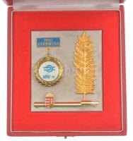 ~1970-1980. "MÁV Pro Ferrovia" egyoldalas zománcozott fém plakett tokban (105x90mm) T:1-