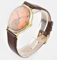 Arany (Au/14k) tokos Omega 1939 körül, mechanikus, férfi karóra, barna bőrszíjjal, működik. d:36mm (...