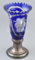 Ezüst (Ag) talpú, kék ólomkristály váza, jelzett, kis lepattanásokkal, m: 20 cm