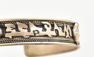 Om mani padme hum feliratozott tibeti karék. Ezüstözött fém