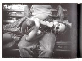 Halas István: Páros páratlan. Pair impair. Bp., 2004, Mai Manó Ház. Számos fekete-fehér és színes fo...