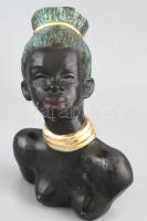 Izsépy Margit: Afrikai nő. Kerámia, Jelzés nélkül, minimális lepattanással, m: 24 cm