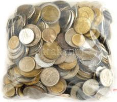Vegyes, magyar és külföldi érmetétel mintegy ~1,7kg súlyban T:vegyes Mixed, Hungarian and foreign coin lot (~1,7kg) C:mixed