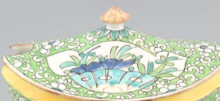 Angol szószos tál, jelzett, kopásokkal, fajansz, m: 17 cm