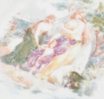 Áttört porcelán dísztálka, historizáló jelenettel. Matricás, jelzés nélkül, kopott, d: 12,5 cm