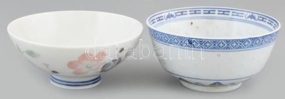 2 db kínai leveses tál, porcelán kanállal, egyik kanálon kis lepattanás, jelzett, d: 11,5 cm