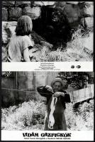 cca 1988 előtt külföldön készült filmek egy-egy jelenete, 11 db vintage produkciós filmfotó, ezüst zselatinos fotópapíron, a használatból eredő - esetleges - kisebb hibákkal, 18x24 cm