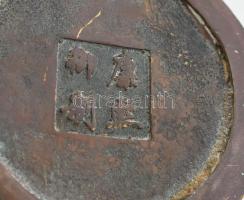 Olvashatatlan kínai jelzéssel: Madaras bőség szaru, bronz, XX. sz első fele, kis kopásokkal, m: 16,5...