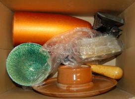 Vegyes tétel, benne: szódás szifon, új kézi fúró, 3db fém doboz, kis üllő, váza illetve egy fa tálka + 4db különféle égetett mázas agyag tétel, mint: virágtartó, hamutartó, pohár és egy 18cm magas váza