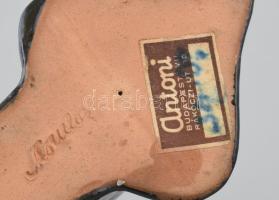 Komlós: Tulipános gyertyatartó. Kerámia, jelzett, kopásokkal, m: 13 cm