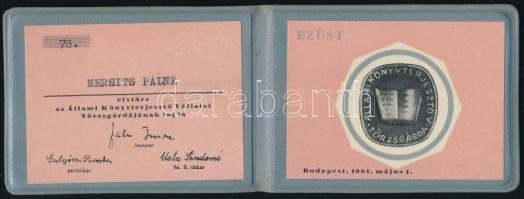 1961 Állami Könyvterjesztő Vállalat Törzsgárda (ezüst) tagsági igazolvány, eredeti nylontokban