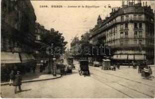 Paris, La Rue de la Chaussée-dAntin et le Théatre du Vaudeville / street view, Vaudeville theatre, shops (EB)