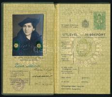 1938 A Magyar Királyság fényképes útlevele, román bélyegzésekkel, jó állapotban.