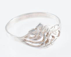 Ezüst(Ag) áttört virágos gyűrű, jelzett, méret: 53, nettó: 12 g