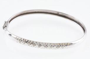 Ezüst(Ag) mintás karperec, jelzett, 7,1×6,1 cm, nettó: 6,5 g