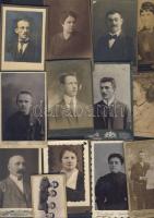 13db kemény hátú fotó, közte gyermek, családi és portré képekkel