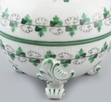3 db Herendi porcelán: petrezselyemmintás lábas bonbonier (1943) + kis váza + zöld Apponyi mintás fo...