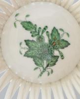 3 db Herendi porcelán: petrezselyemmintás lábas bonbonier (1943) + kis váza + zöld Apponyi mintás fo...