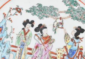 Kínai porcelán tányér, jelzett, kopásokkal, d: 26,5 cm