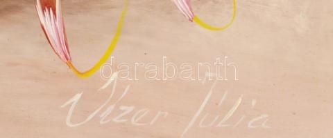 Vízer Julia (1945-): Virágcsendélet. Olaj, farost, jelzett. Dekoratív fakeretben. 60x50cm