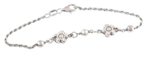 Ezüst(Ag) virágos karkötő, jelzett, h: 18 cm, nettó: 4,8 g