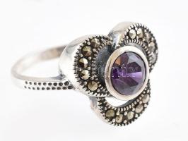 Ezüst(Ag) gyűrű lila kővel és markazittal, jelzett, méret: 56, bruttó: 4,09 g