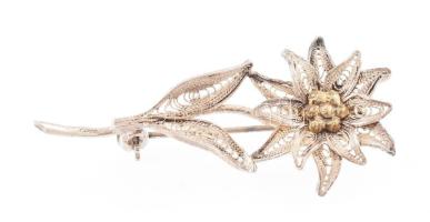 Ezüst(Ag) filigrán virágos bross, jelzés nélkül, h: 4,5 cm, nettó: 2,8 g