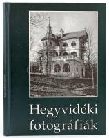 Horváth Tamás - Müllner Jenő: Hegyvidéki fotográfiák. Bp., 1999, Hegyvidék Szerkesztősége. Második kiadás. Gadzag fekete-fehér képanyaggal illusztrált. Kiadói kartonált papírkötés.