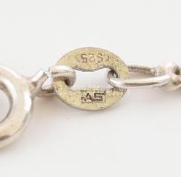 Ezüst(Ag) nyaklánc szintetikus rubin díszítéssel, jelzett, h: 46 cm, bruttó: 9,5 g