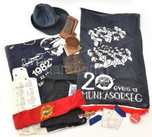 Munkásőr csoportvezető főtiszt komplett hagyatéka: Egyenruhák, gyakorló és díszzubbonyok, gyakorló s...