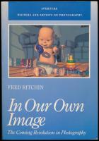 Fred Ritchin: In Our Own Image. The Coming Revolution in Photography. Writers and artists on photography. New York, 1990, Aperture. Kiadói papírkötés. Lugosi Lugo László (1953-2021) részére szóló ajándékozási sorokkal.