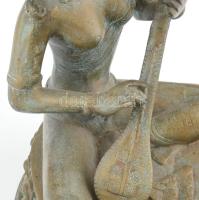 Jelzés nélkül: Szaraszvati a tudás hindu istennője. Öntött, patinázott bronz. m: 34 cm