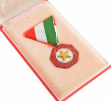 ~1970. "A Szocialista Kultúráért" zománcozott fém kitüntetés mellszalagon, eredeti tokban ...