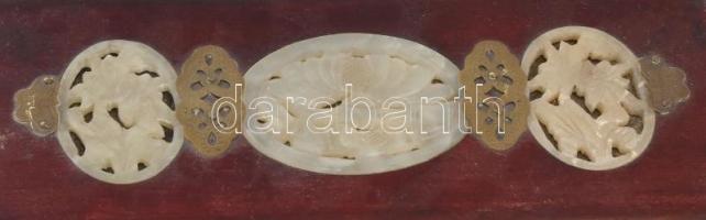 Régi kínai ékszeres doboz, mahagóni pácfestett, réz veretekkel, faragott jáde medalionokkal, korának...