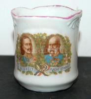 cca 1920 Kis porcelán pohár Vilmos herceg és Ferenc József arcképével, 6.5cm-es magassággal