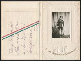 cca 1930 Gyerek fotó irredenta fotótartó kartonban. Hiszek Magyarország feltámadásában. Dombornyomott angyalos címerrel