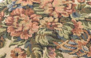 Neobarokk, kárpitozott lábzsámoly, szép állapotban. 38x27x20 cm