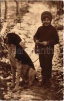 Nagybiccse, Nagy-Bittse, Velká Bytca, Bytca; gyerek kutyával télen / child with dog in winter. photo (EK)