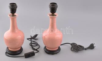2db rózsaszín kerámia lámpa, kopásokkal, mázlepattanásokkal, m: 31 cm (Érintésvédelem szempontjából nincs bevizsgálva)