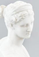 Jelzés nélkül: Artemis. Bisciut porcelán, kopott, m: 15 cm