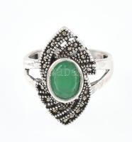 Ezüst(Ag) markazitos gyűrű zöld kővel, jelzett, bruttó: 4,5 g